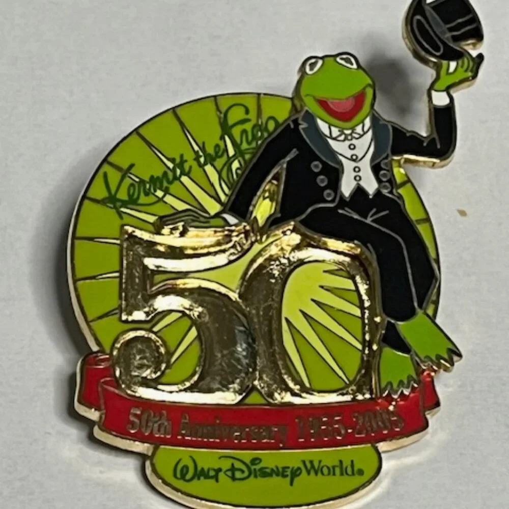 Disney World Kermit The Frog 50th Anniversary 1955-2005 Lapel Hat Vest Pin